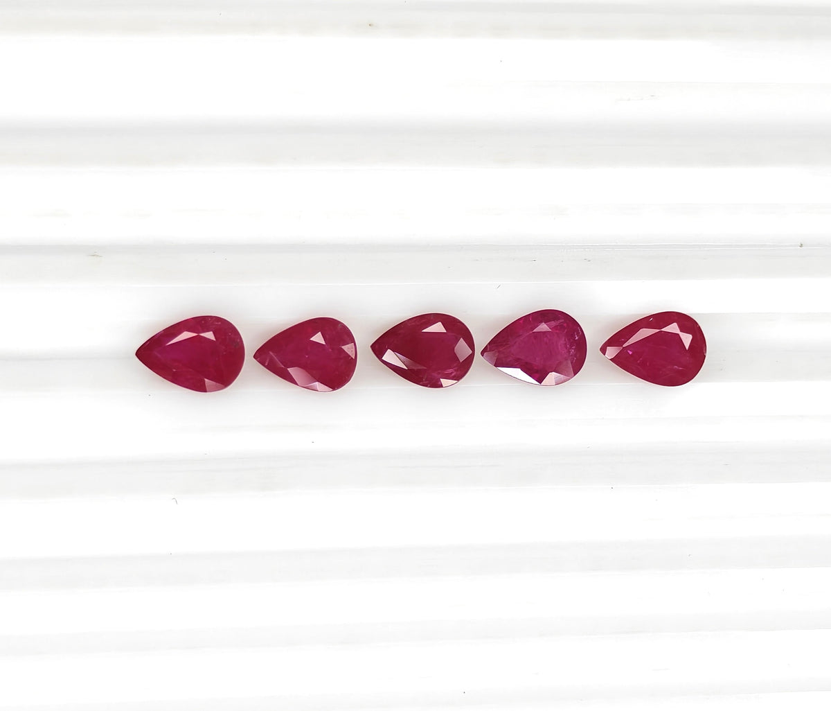 Natural Ruby Mozambique Pear 7x5 MM